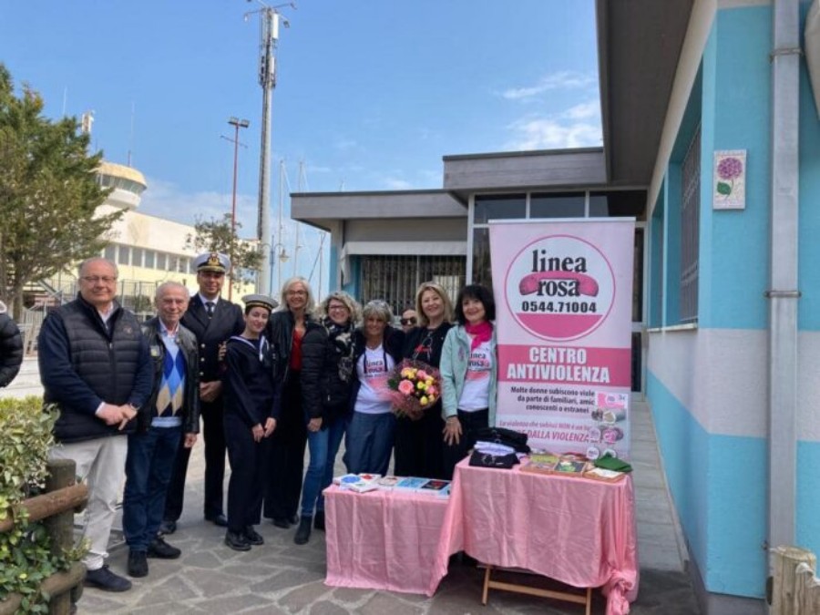 La Cooperativa bagnini di Cervia al fianco di Linea Rosa contro la violenza sulle donne